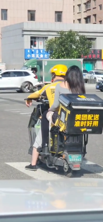 气到我把拼好饭都扔了[哭哭]