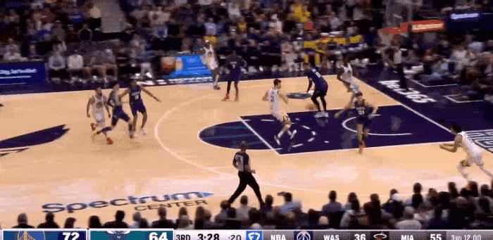 还得是你！库里三分再中拉开比分！
在今天NBA常规赛勇士对阵黄蜂的第三节比赛中，