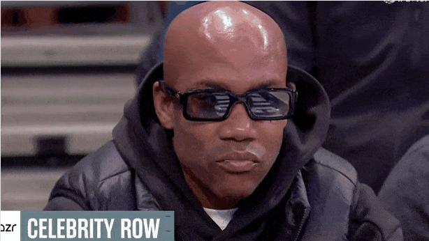 尼克斯与奇才比赛期间，转播镜头给到到场观战的马布里