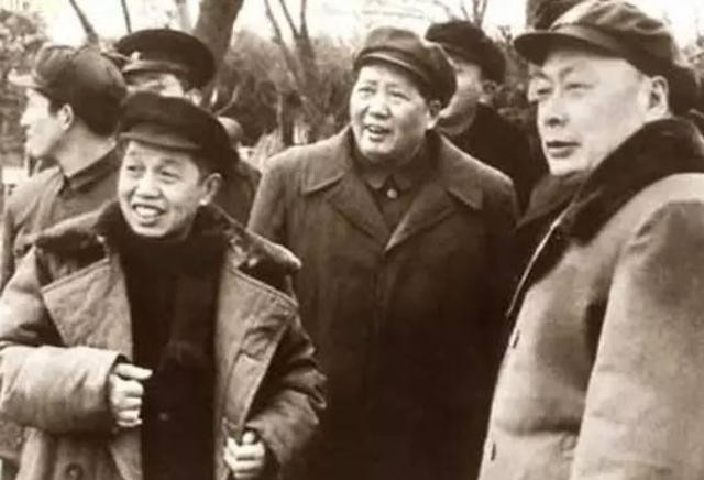 1949年，陈毅到一家面馆吃面，看到一老农后突然拍桌发怒：“让你们老板出来！”当