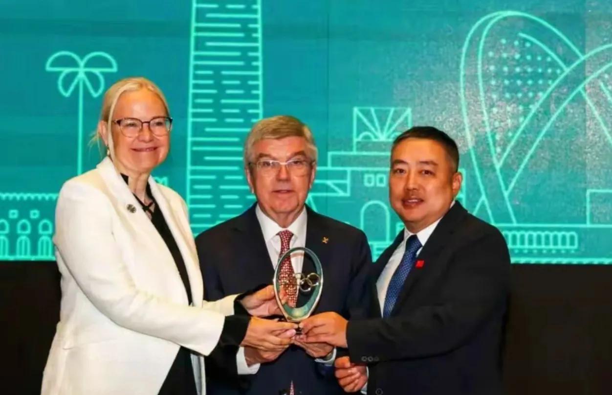 一觉醒来，国际乒坛发生两件大事！
一是2029年世乒赛混合团体赛举办地中国无缘，