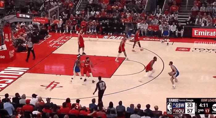 真被逼急了！库里都来造三分犯规了！
在今天NBA季后赛勇士对阵火箭的第二节比赛中