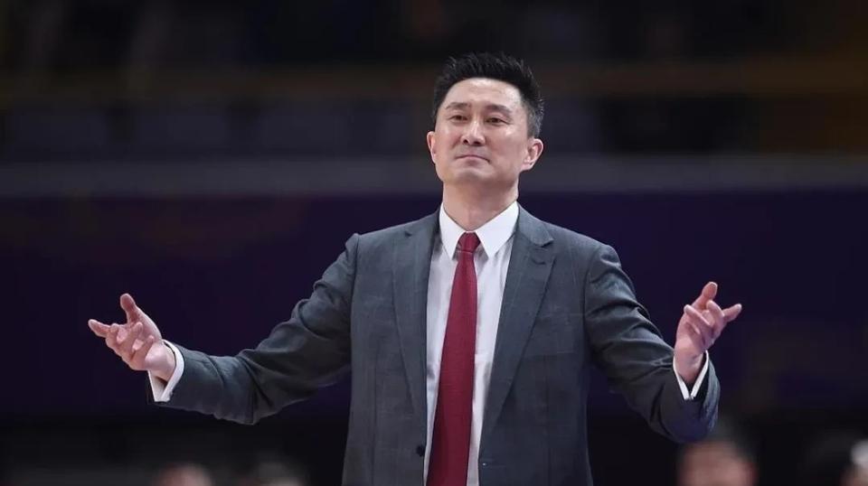 广东男篮对阵上海，显而易见，杜锋肩负着重要任务。关键时刻两次领先，却都未能锁定胜