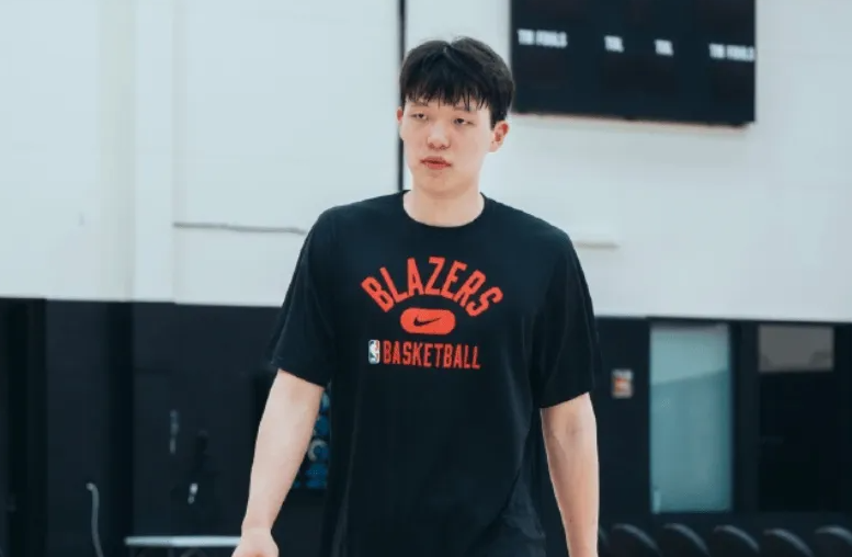 据工作室官方发文分享杨瀚森8月训练汇总，美国时间8月9日，杨瀚森返回波特兰，于8