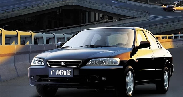 学生时代的雅阁在座的哪位认识
我是八零后，小时候的我们都是坐在大人的自行车后面，