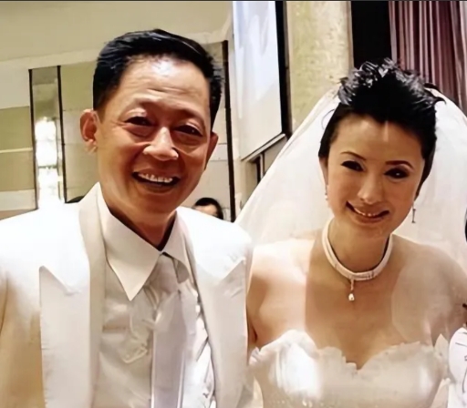 那年，陈坚红约王志文到饭店，低着头说：“我有了。你如果不想结婚的话，我会自行处理