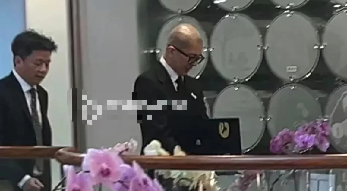 具俊晔大S下葬日穿得最帅











大S走了！具俊晔在她下葬这天，穿