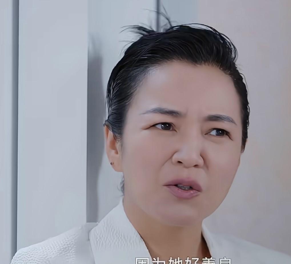 看了阿雅今晚的直播
终于明白她为何敢如此解释没能参加小s女儿的画展的原因！
以前