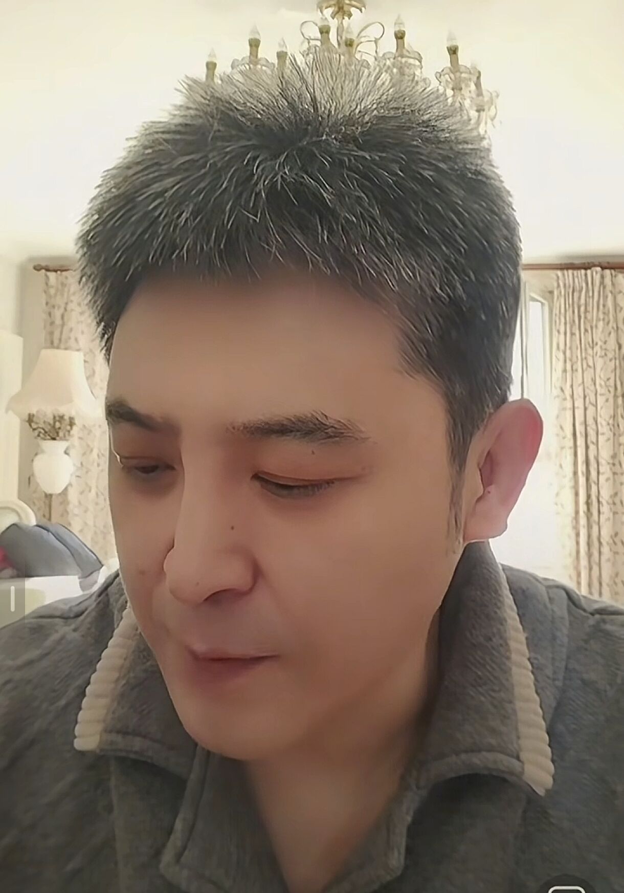 还记得当年小品里有一句话吗“你摊上事儿了，你摊上大事儿了”这个小品就是孙涛演的，