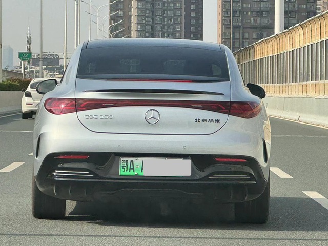 路遇一台小米
感觉他加速好慢啊，谁能解释一下