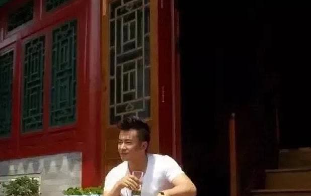 当年，于波用260万买下雍和宫旁边的两座四合院，几年后，朋友对他说：“我出6个亿