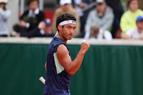 赢下抢七，布云朝克特收获开门红。

ATP250洛斯卡沃斯首轮，布云朝克特7-6