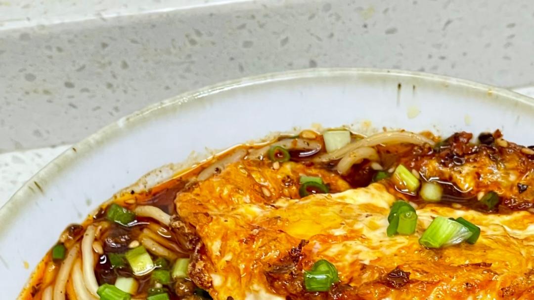 一碗杂酱面里的时光故事