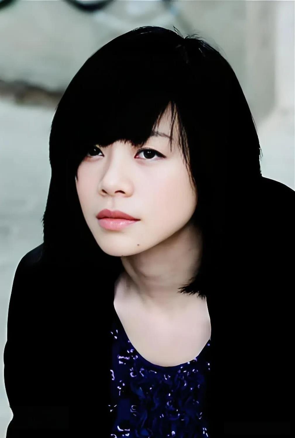 电视剧《扫毒风暴》，
居然藏着一位实力派女演员，
既不是左小青，也不是于文文，而