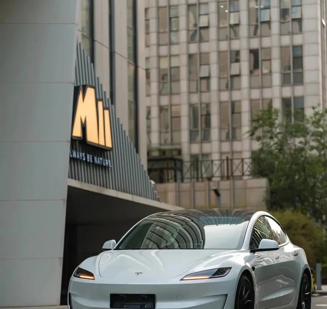 全球市值最高的汽车制造商：

​1、特斯拉：7741.5亿美元

2、丰