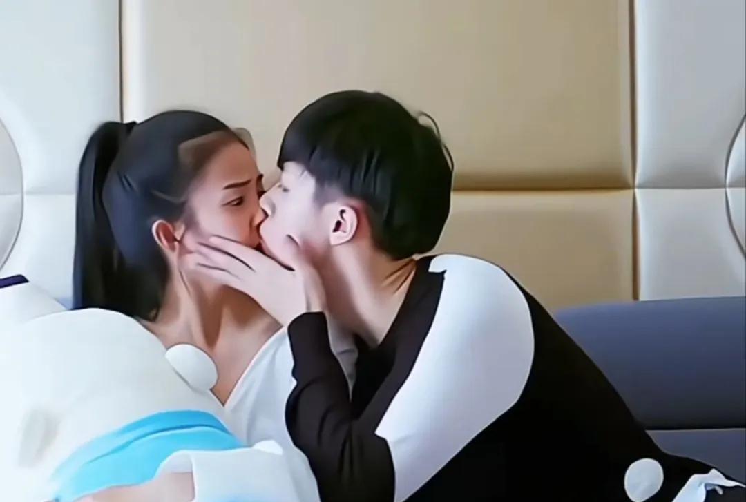 白鹿好做作，好口是心非！
张逸杰：我可以亲你吗？
白鹿：不可以。
张逸杰：我刚刚