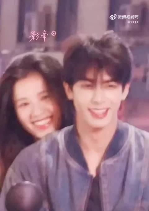 宋威龙、张婧仪 自带港风滤镜
《野狗骨头》七夕请发新物料好吗？好的
#野狗骨头#