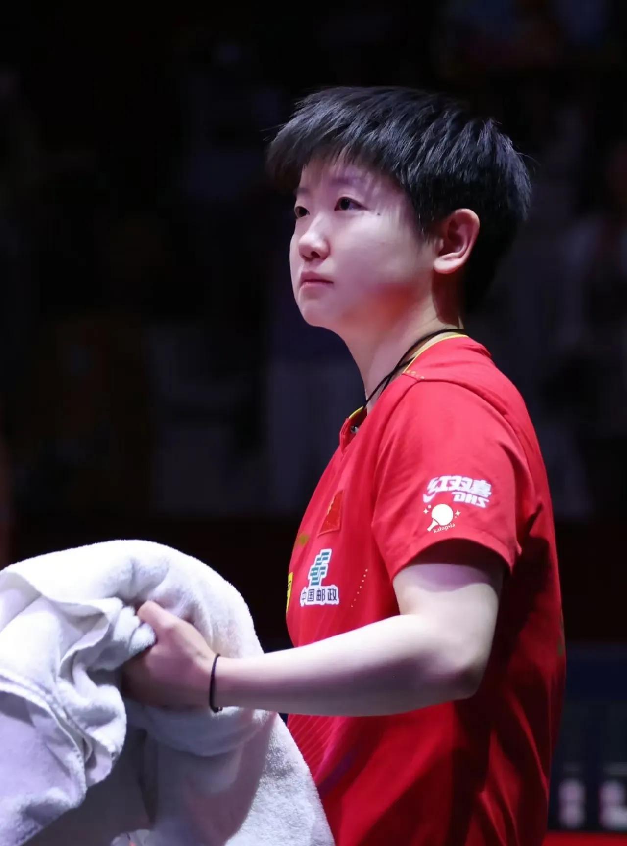 孙颖莎4：3战胜王曼昱夺冠，赢得太不容易了！这场历时近两小时的巅峰对决，七局鏖战