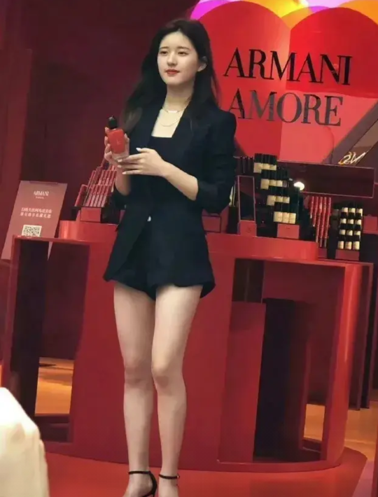 银河酷娱为什么不放赵露思走，原因很简单，不是因为赵露思很会赚钱，而是因为赵露思在