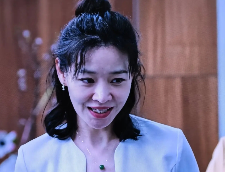 《大河之水》又一个美女演员登场！第13集，郑昊、高书博、梁锦秋一起去吃饭，暖男高