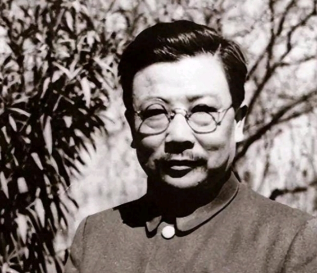 1951年，抗美援朝停战谈判时，美国派出了5名谈判高手，我方正商量着派谁去谈判时
