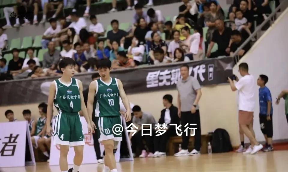 广东省实成就双料冠军！广州仔谈仁凯荣膺MVP！
日前，广东省实验中学队以73-5