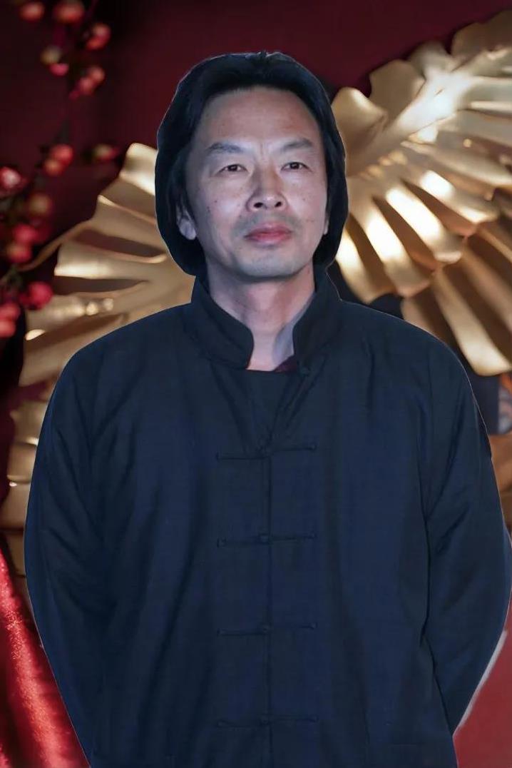 识别人精髓是什么？刘震云的话一针见血，他说：“裙子短的女人，一般收入都高；喜欢赌
