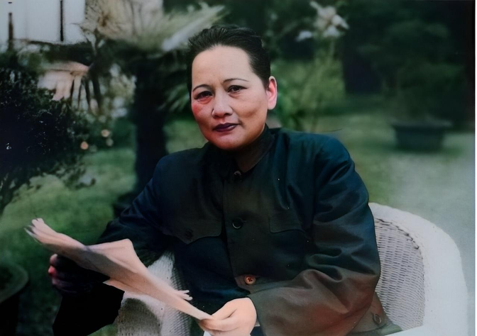1936年红军抵达陕北后，只剩下了三万多人，距离崩溃只差一步之遥，毛主席给一位奇