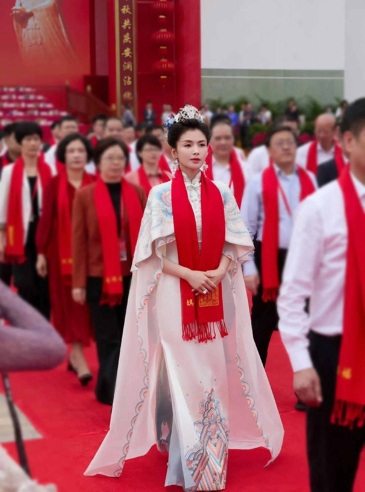46岁的刘涛在妈祖1065周年诞辰大典上惊艳众人！4月20日，在福建湄洲岛，作为