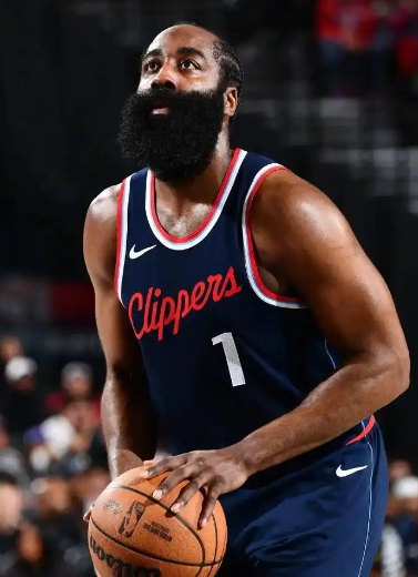 詹姆斯·哈登依然是一位现象级的球员。他的技术特点显然对很多球队都有用，包括火箭队