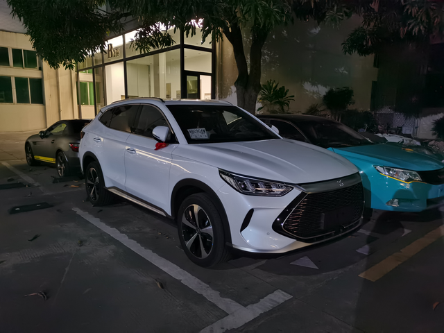 宋plusdmi提车啦
昨天提车经历了一波
三折，请假一天从宝安到观澜坐车近两个