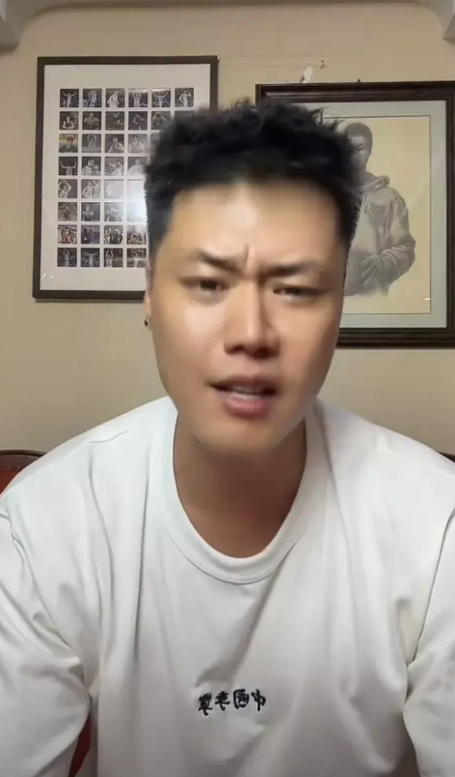 昨晚前辽宁队球员贺天举在直播间，针对近期辽篮战绩不佳被球迷攻击谩骂，发表个人观点