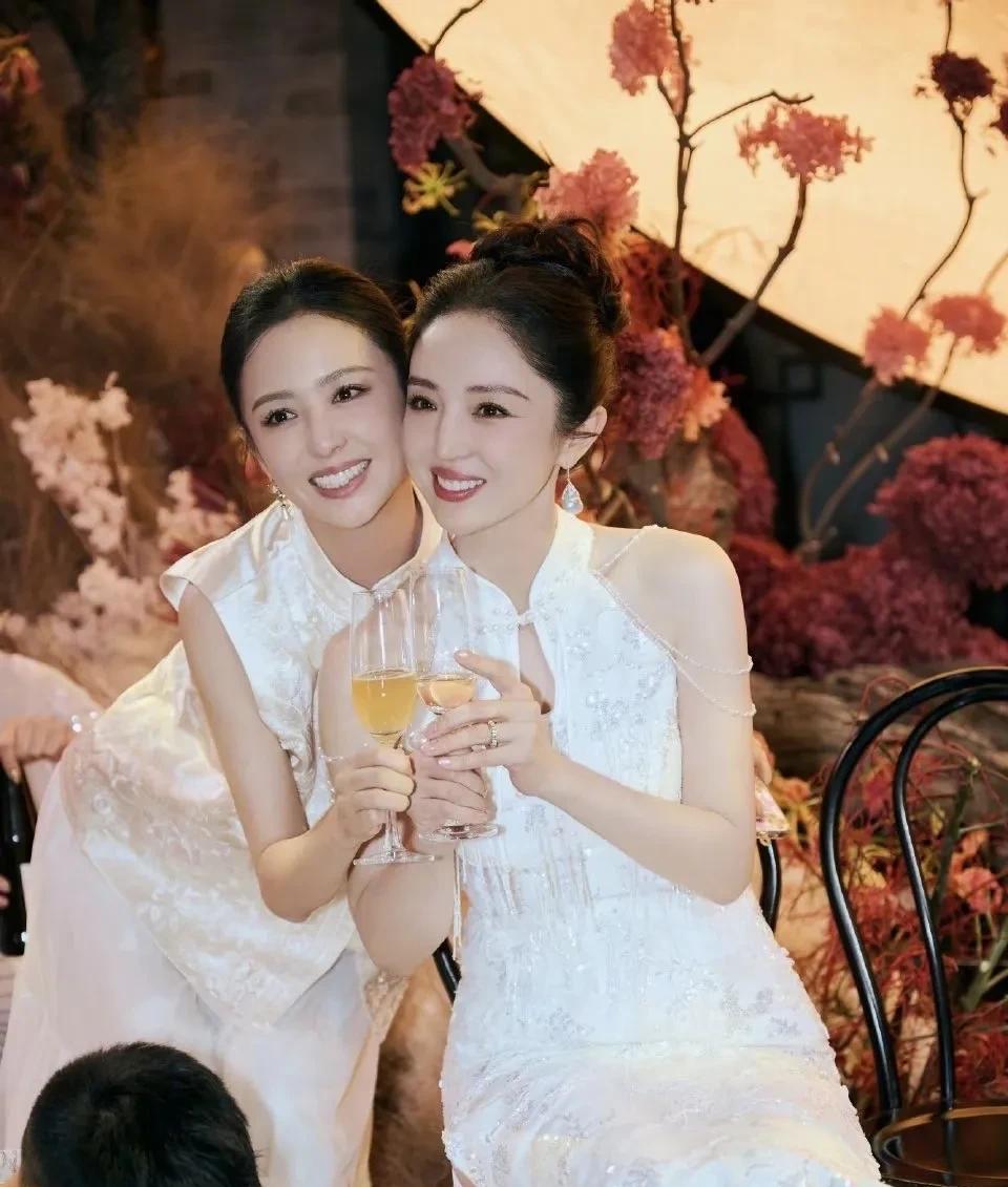 你们真的太年轻了，还同情董璇，觉得她眼光不好，觉得张维伊配不上她，但是董璇怎么可