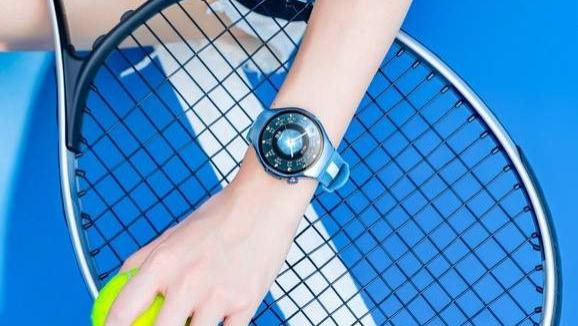 致敬无畏探索精神：华为WATCH 十周年款的设计与健康双重叙事