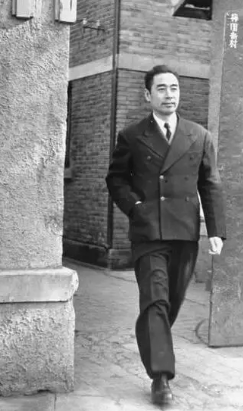 周总理唯一的儿子，却隐瞒真实身份40多年，直到总理去世后才被人知晓，更不可思议的