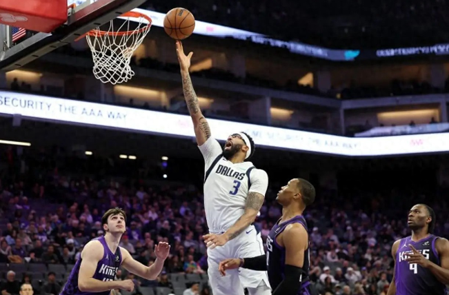 据The Athletic记者Sam Amick报道，老鹰、猛龙和雄鹿等东部球队