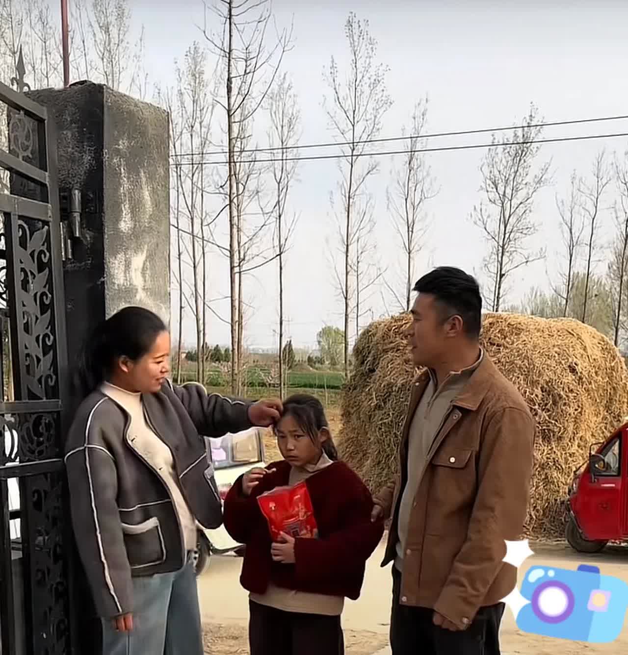 李佳终于看清阿杜的本来面目了
二婚阿杜几块钱都不舍得给瑶瑶花
阿杜带着孩子们