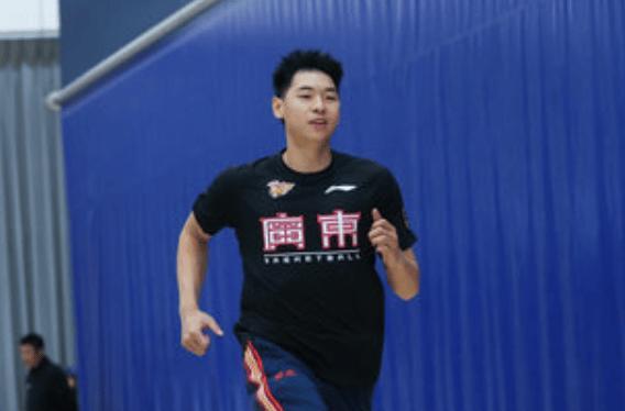 大嘴崔不虚，在体测结束之后，接受采访时谈到了杨瀚森，毕竟当年在完成扣篮之后，他也