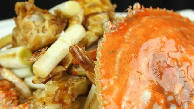 姜葱炒梭子蟹：海鲜与香料的完美邂逅