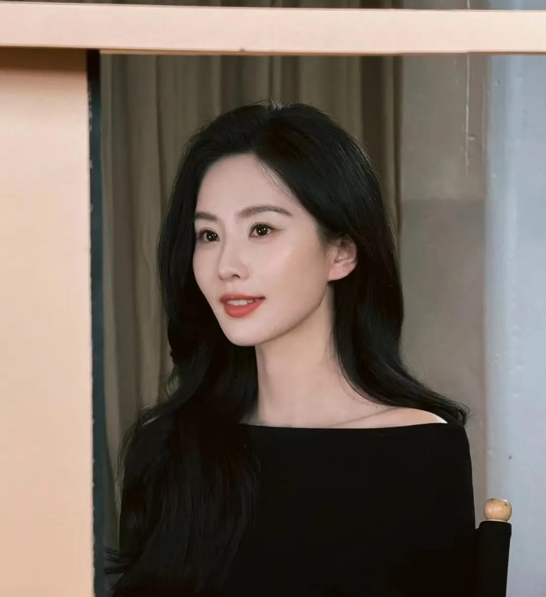 刘诗诗这次真的愁坏了，
不是因为她有了其他传闻，
也不是因为大家不喜欢她的新作品