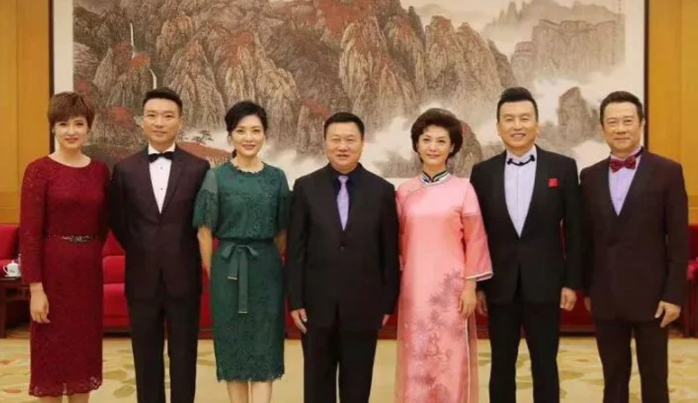 央视最美女主持人周涛











啊！这盛世美颜，央视主持人周涛，简直