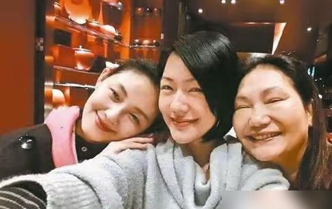 又双叒被人在金宝山撞见具俊晔了，这哥们儿最近怕不是把墓地当打卡点了吧。S妈之前说