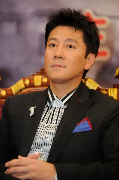 在一次节目中，老牌歌手蔡国庆语出惊人：“刘德华的唱歌水平太差，和我根本没法比。就