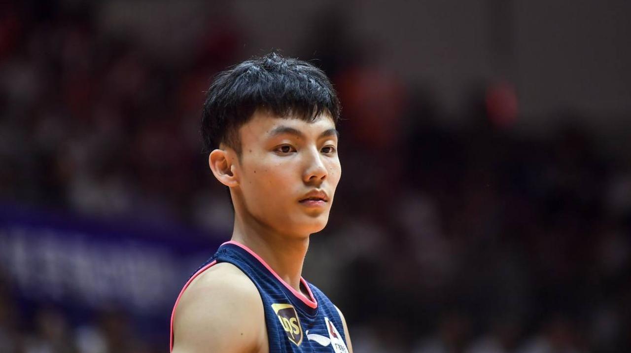 杜锋想念徐杰！
杜锋在全运会倒计时100天启动仪式时接受采访，广东男篮主教练表示