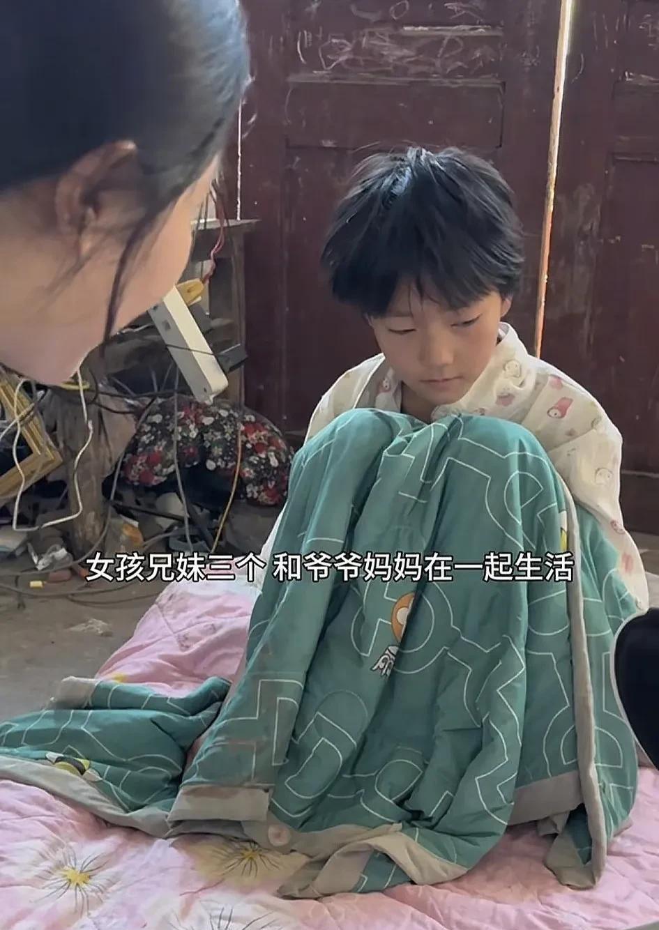 李富贵又发卖货视频，一天赚了148元，感觉最后她又搭进去了852元。
今天下午，