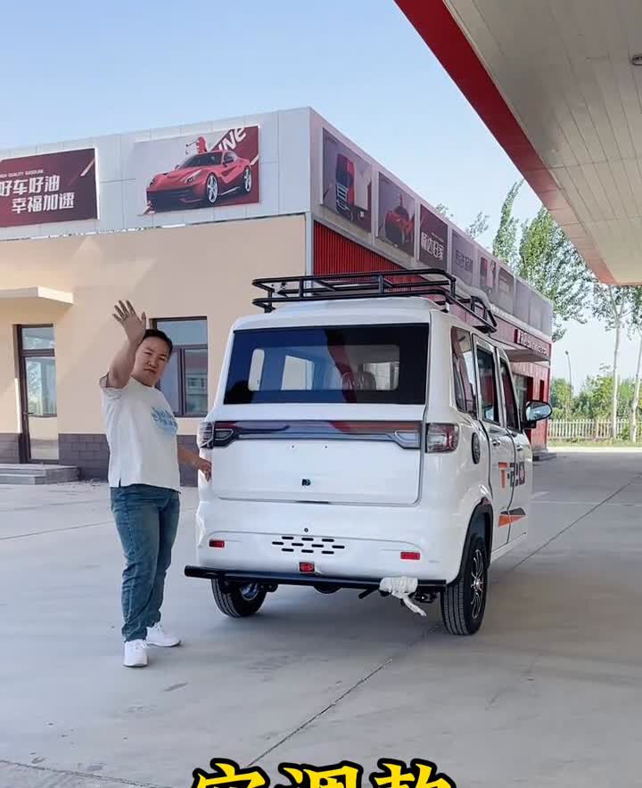 空调款三轮房车。
这一款车是空调款，老铁们看一下里面内饰，空间非常宽敞，后排座
