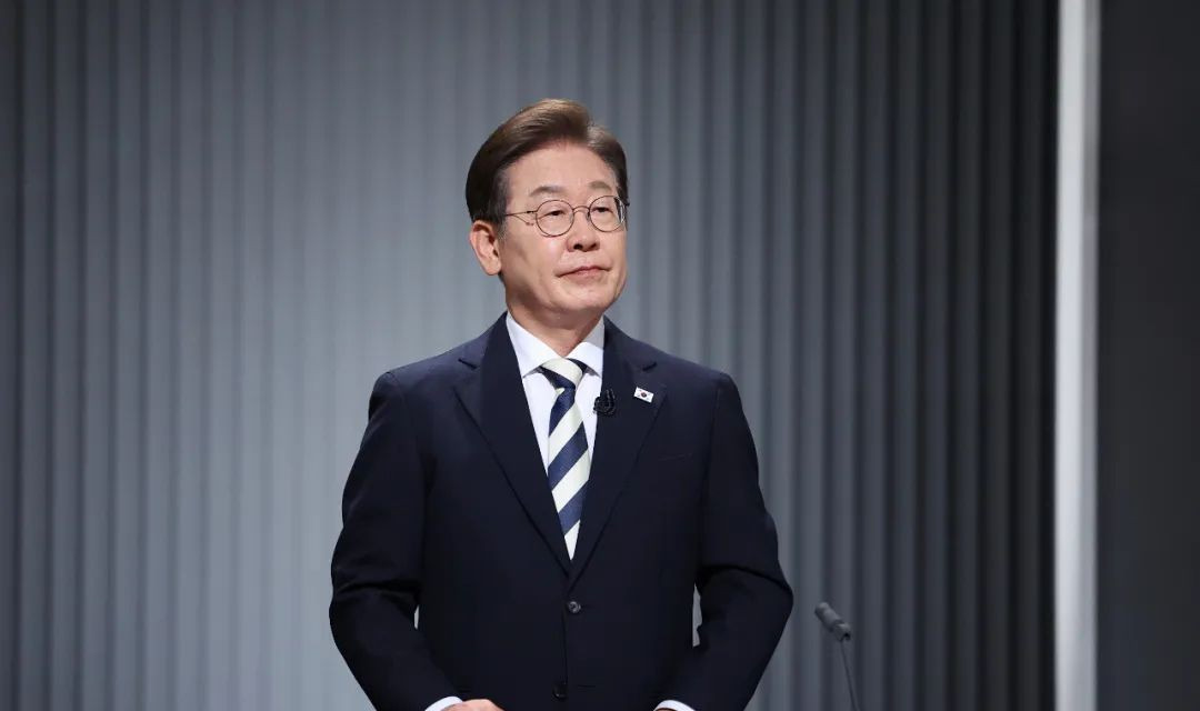 李在明要解决所有问题











韩国大选风云突变，李在明眼看要输急了