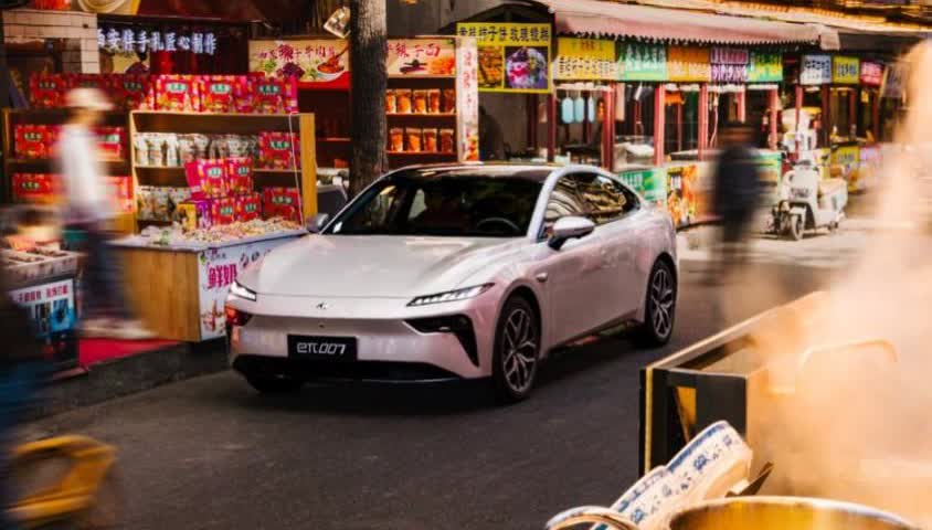 中国6大国有车企： 
1、一汽央企，品牌：红旗、奔腾
2、东风央企，品牌：岚