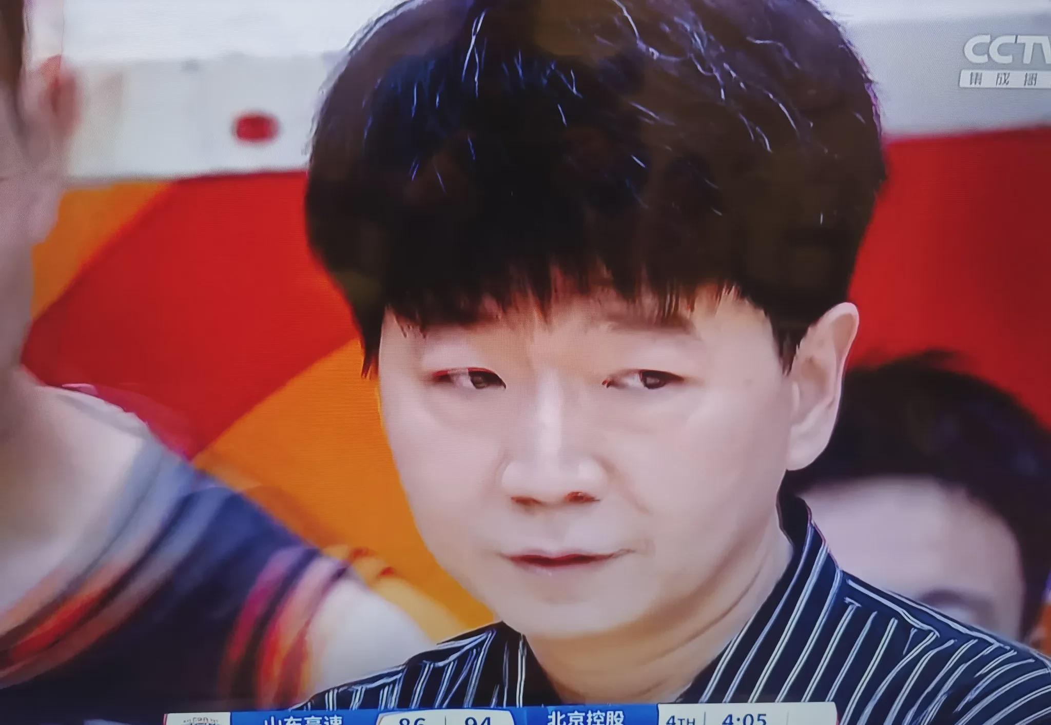 山东高速男篮主场惜败北京北控，季后赛首轮遭遇滑铁卢，目前大比分0:1落后，形势岌