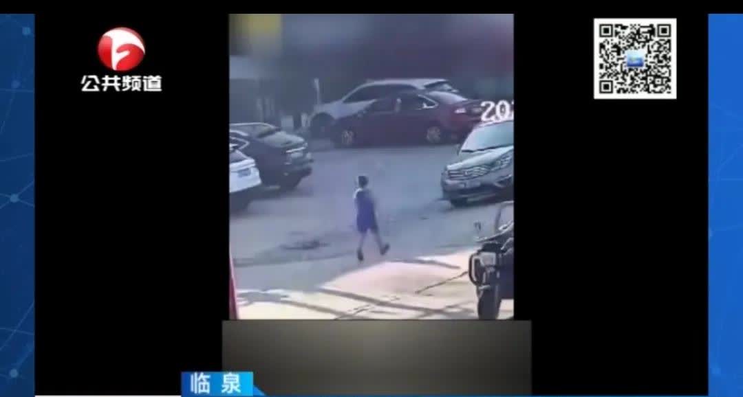 近期，赤岭10岁小孩亮哥水路划行30多公里来到三亚，火爆全网。其实早在2020年